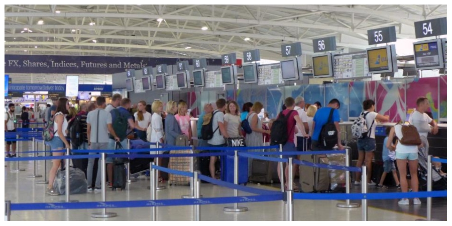 ΚΥΠΡΟΣ - ΚΟΡΩΝΟΪΟΣ: Πέντε πτήσεις  για το Ηνωμένο Βασίλειο από το αεροδρόμιο Πάφου με τους εναπομείναντες τουρίστες
