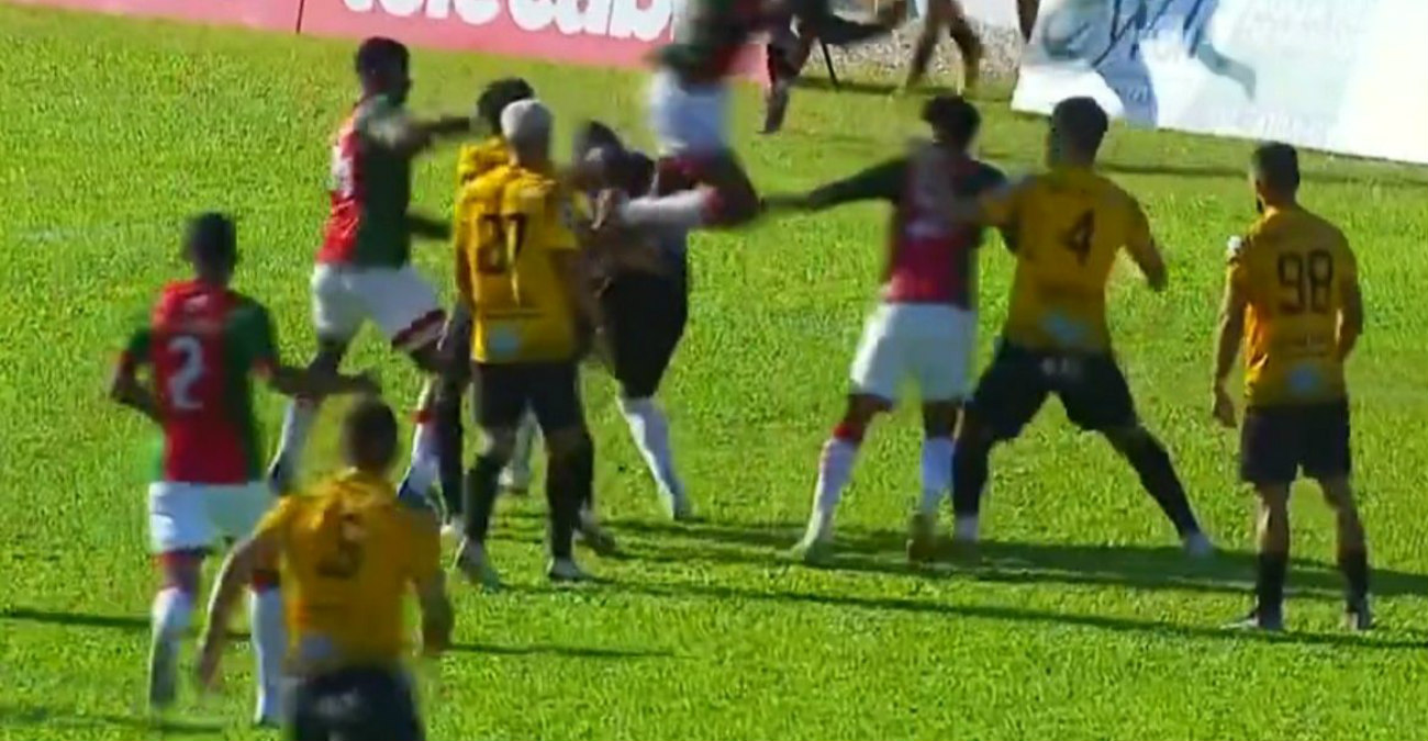 Αδιανόητο ξύλο μεταξύ των παικτών σε αγώνα στην Κόστα Ρίκα - Δείτε βίντεο 