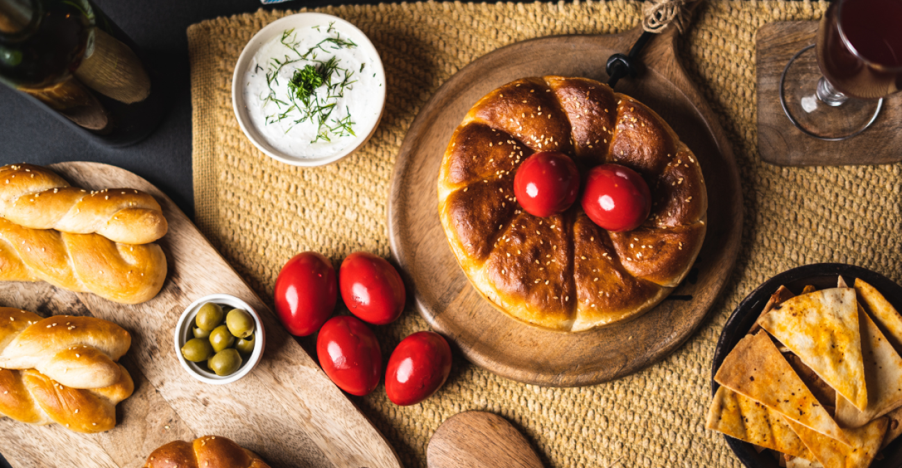 Πάσχα με… αυξήσεις: Στον «Θεό» ντομάτες, αγγουράκια και αυγά – Μεγάλο το εύρος τιμών σε φλαούνες και άλλα παραδοσιακά εδέσματα