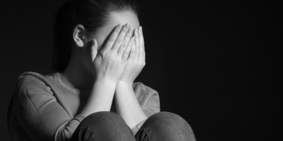 Σοκ στις Σέρρες: 14χρονη κατήγγειλε ότι ο πατριός της τη βίαζε για επτά χρόνια