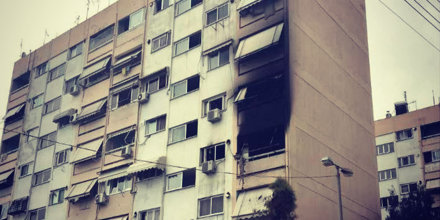 Τραγωδία στην Ελλάδα -  Ένας νεκρός από φωτιά σε πολυκατοικία