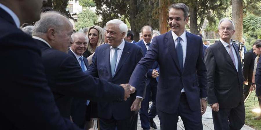 Mε συνάντηση στο Προεδρικό αρχίζει τη 2ήμερη επίσκεψη στην Κύπρο ο Έλληνας Πρωθυπουργός