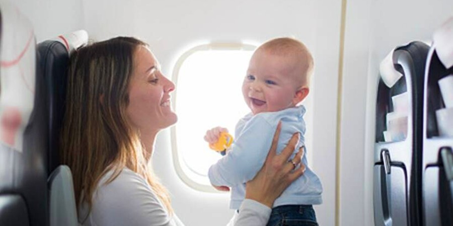 Απίστευτα πνευμόνια: Μωρό σε πτήση δεν σταμάτησε να κλαίει για 29 ώρες - Η επική αντίδραση μουσικού - Δείτε βίντεο