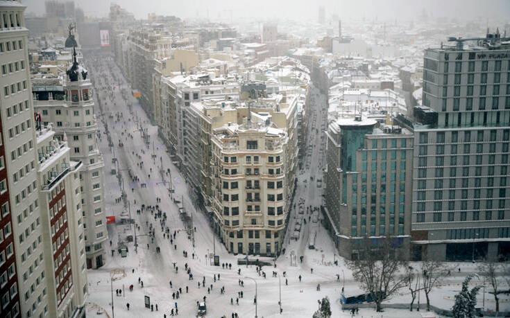 Χιονοθύελλα «Φιλομένα»: Κλειστά όλα στη Μαδρίτη – Διανεμήθηκαν 277 τόνοι αλατιού