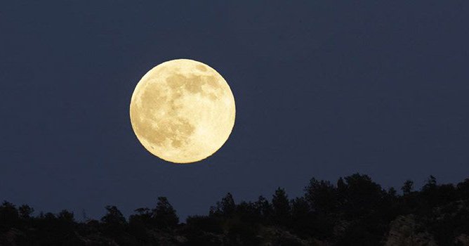 Κάτω από το φεγγάρι, με φόντο τη θάλασσα – Η ξεχωριστή μουσική βραδιά στον Πρωταρά