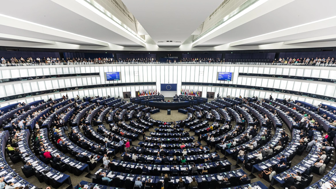Le Soir: Ενα «Russiagate» πλανάται πάνω από το Ευρωπαϊκό Κοινοβούλιο δύο μήνες πριν από τις εκλογές