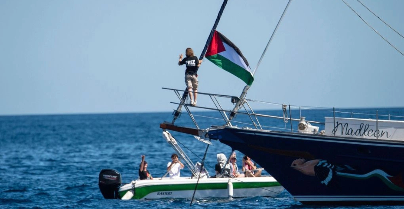 Κρίσιμες οι επόμενες ώρες για το σκάφος Madleen: «Πετάνε drones από πάνω μας», απειλεί το Ισραήλ