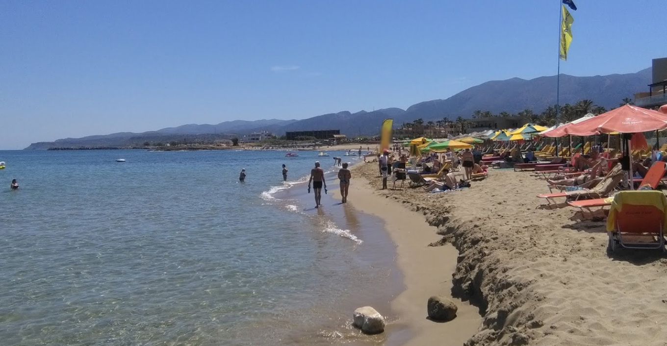 Πώς έγινε η τραγωδία με την νεκρή μητέρα στην Ελλάδα: Βούτηξε για να βοηθήσει τη φίλη της και πνίγηκε, τα παιδιά φώναζαν για βοήθεια