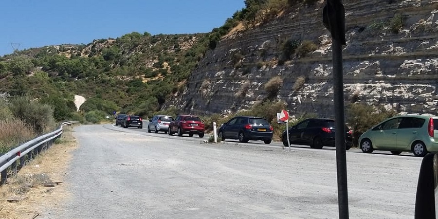 ΚΥΠΡΟΣ -ΔΕΚΑΠΕΝΤΑΥΓΟΥΣΤΟΣ: «Χαμός» στους δρόμους της Κύπρου – Ουρές τα αυτοκίνητα -ΦΩΤΟΓΡΑΦΙΕΣ