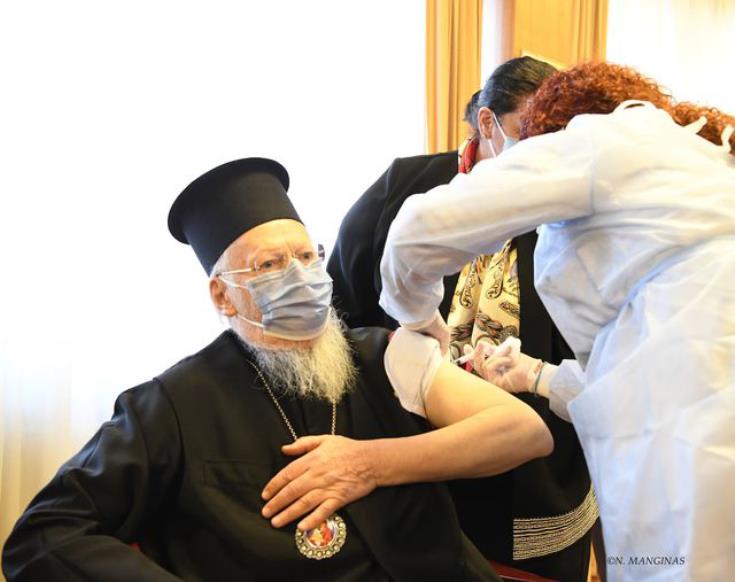 Εμβολιάστηκε ο Οικουμενικός Πατριάρχης με το κινεζικό εμβόλιο στην Κωνσταντινούπολη