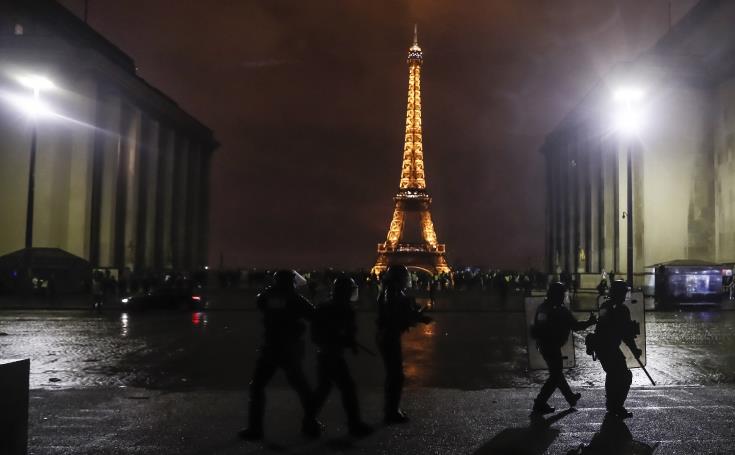 Συγκλονισμένος δηλώνει ο Γάλλος Πρωθυπουργός για τις επιθέσεις στα σύμβολα της χώρας 
