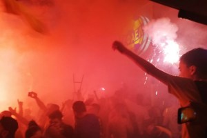 Έκαναν τη… νύχτα μέρα οι οπαδοί της ΑΕΛ στη Λεμεσό! (ΦΩΤΟΓΡΑΦΙΑ)