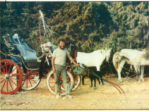 Ο Κύπριος αριστοκράτης που άφησε την οικογένειά του και την πόλη για να ζήσει σαν ερημίτης. Ζούσε ζωγραφίζοντας τουρίστες και κάνοντας τους βόλτες με την αμαξά του