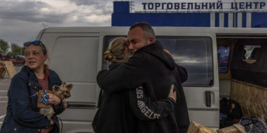 Περισσότεροι από 200 άμαχοι ακόμα στο Αζοφστάλ - Τρεις άμαχοι νεκροί από ρωσικό βομβαρδισμό στο Βουλεντάρ