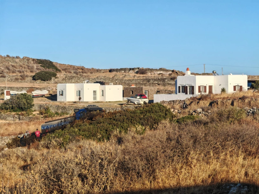 Τραγωδία στη Σίφνο: Έκαναν γαμήλιο ταξίδι - Νεκρός ο χειριστής και ζευγάρι Βρετανών από την μοιραία πτώση του ιδιωτικού ελικοπτέρου