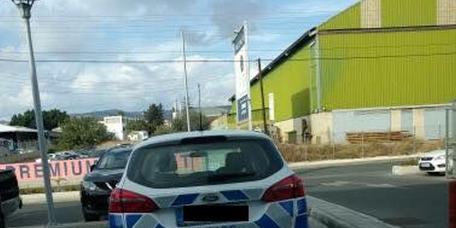 ΚΥΠΡΟΣ: Αστυνομικός να σου πετύχει - Διπλοπάρκαρε το περιπολικό – ΦΩΤΟΓΡΑΦΙΑ