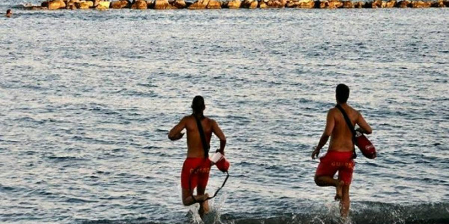 Νεαροί στη Λεμεσό πανικοβλήθηκαν καθώς κολυμπούσαν και παραλίγο να πνιγούν μετά από εισρόφηση νερού - Άμεση επέμβαση ναυαγοσωστών