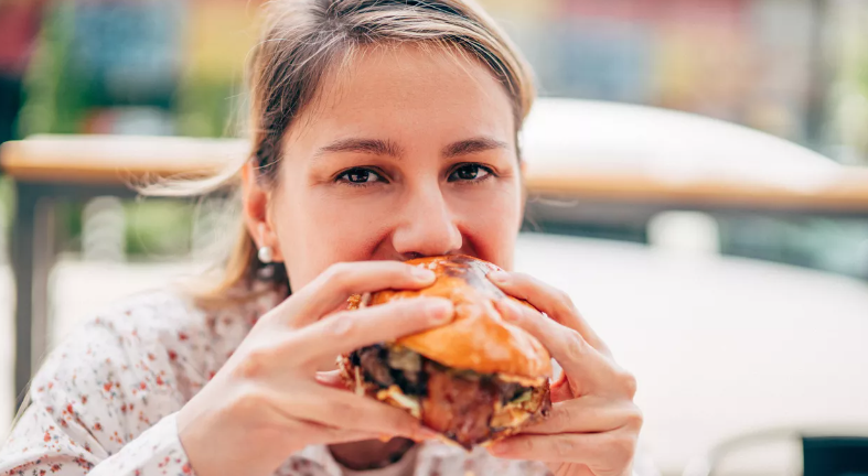 Τρώτε πολλά λουκάνικα, μπέικον και σαλάμια; Τότε κινδυνεύετε από διαβήτη