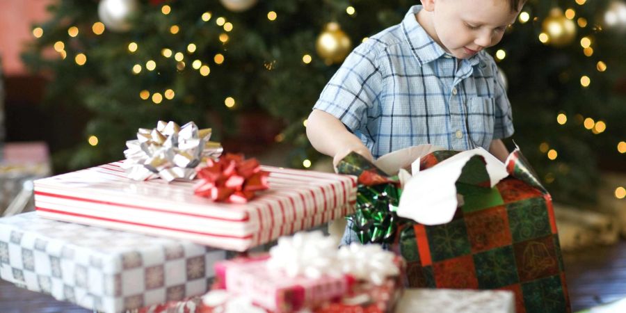 Δεν έμεινε ικανοποιημένος από τα δώρα των Χριστουγέννων – Πήρε τηλέφωνο την Αστυνομία