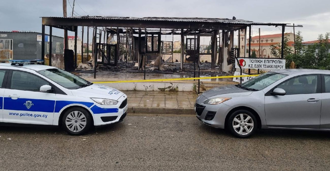 Έκαψαν ολοσχερώς το οίκημα της ΕΔΕΚ στο Τσιακκιλερό – «Δεν θα μας γονατίσετε» - Φωτογραφία