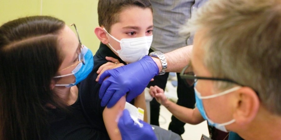 Kορωνοϊός - Pfizer: Aναπτύσσει εκδοχή του εμβολίου για τα παιδιά - Ανθεκτικό στις υποπαραλλαγές της Όμικρον