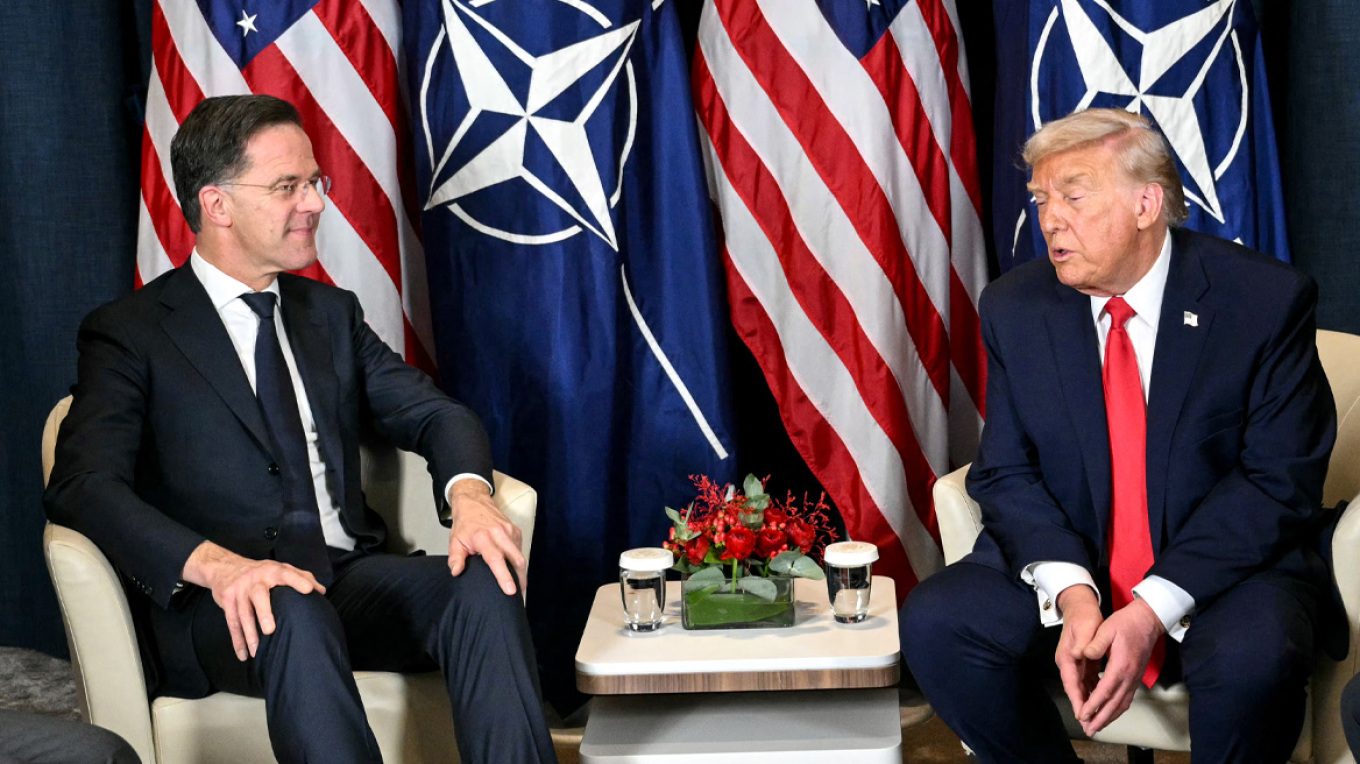 Τραμπ: Αποσύρει τους δασμούς που είχε πει ότι θα επέβαλε στις οκτώ χώρες που βοηθούν στρατιωτικά τη Γροιλανδία