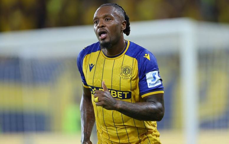 Ιδιαίτερη στιγμή για παίκτη της ΑΕΛ: Βαφτίστηκε και ευχαρίστησε τον Ιησού (ΒΙΝΤΕΟ)