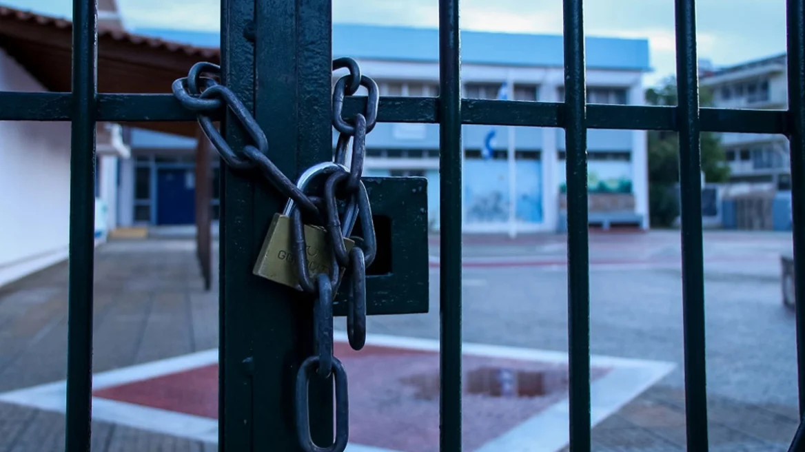 Χαλάνδρι: Κληθηκε σε εξηγήσεις η διευθύντρια που φέρεται να έβαλε μαθητές να σκάβουν χαντάκια για να «σβήσουν» απουσίες