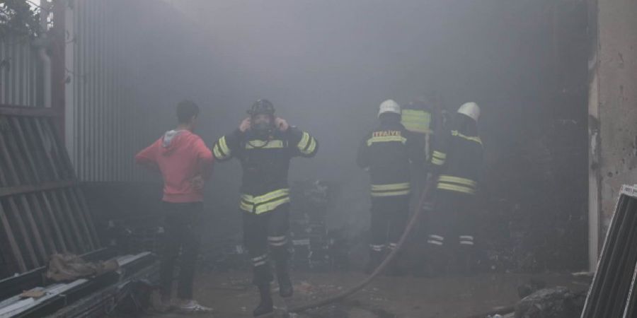 Πυρκαγιά στα κατεχόμενα - Ξέσπασε σε εργοστάσιο αλουμινίου στην κατεχόμενη Λευκωσία