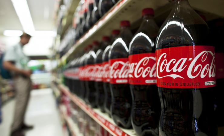 Η Coca-Cola ετοιμάζεται να φτιάξει ποτό από κάνναβη για πρώτη φορά στην ιστορία της
