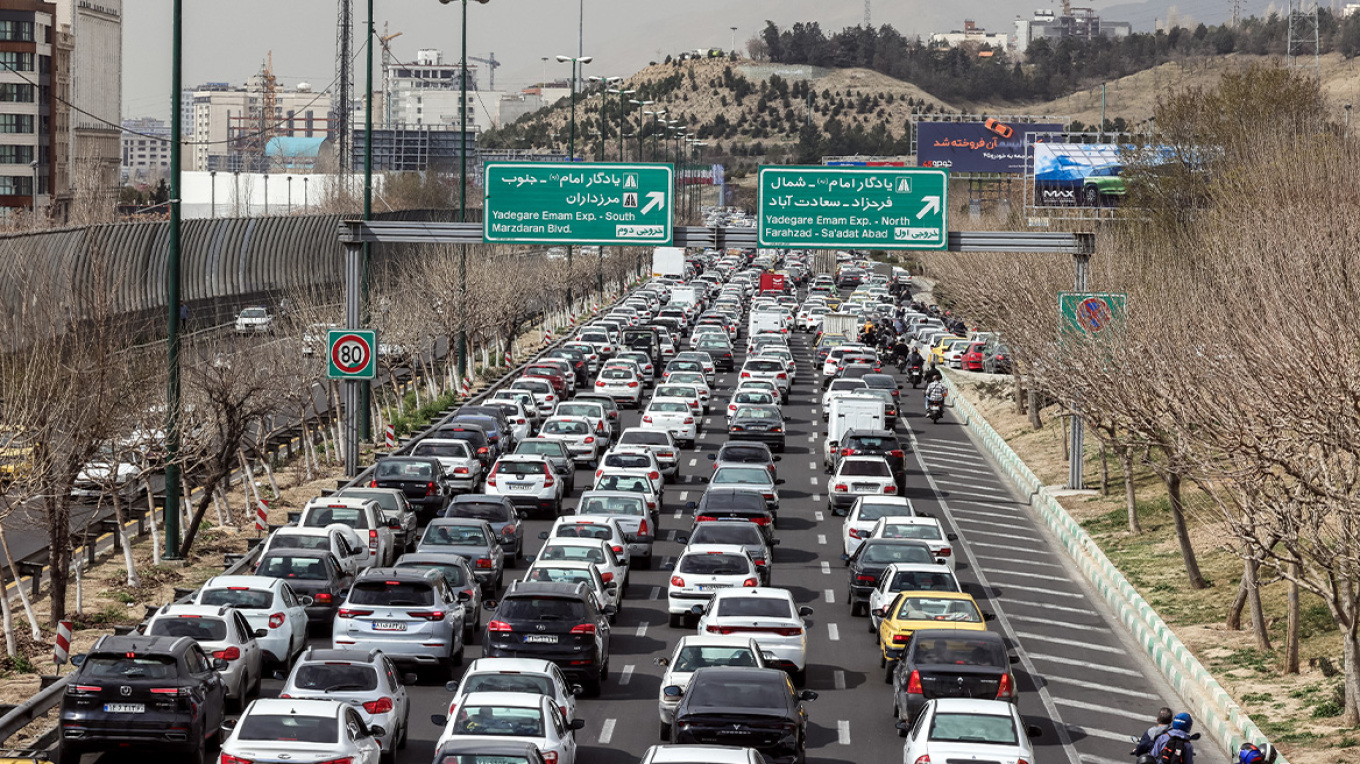 Εγκαταλείπουν μαζικά την Τεχεράνη οι Ιρανοί: Ουρές σε σούπερ μάρκετ και βενζινάδικα - Δείτε βίντεο και φωτογραφίες