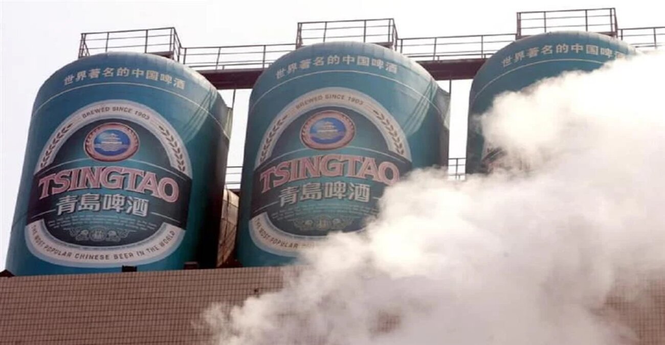 Σάλος στην Κίνα: Βίντεο δείχνει εργαζόμενο στη μεγαλύτερη ζυθοποιία της χώρας να ουρεί μέσα σε δεξαμενή με μπύρα