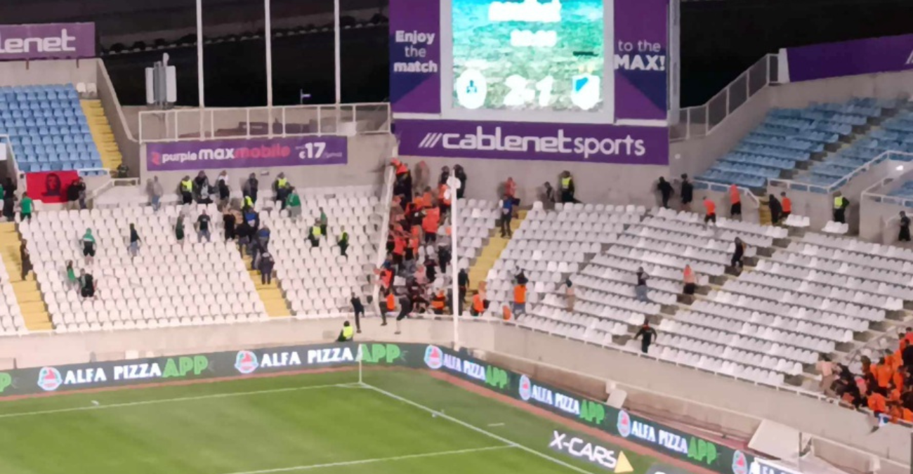 Ομόνοια-ΑΠΟΕΛ: Επεισόδια στις κερκίδες μετά το 90' - Παρέμβαση Αστυνομίας (ΒΙΝΤΕΟ)