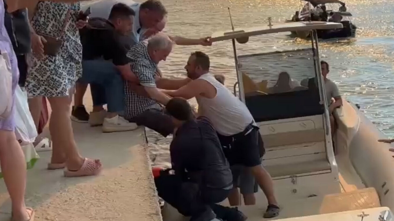 Φωτιά στη Σίβηρη Χαλκιδικής: Η συγκλονιστική μάχη για τον απεγκλωβισμό 481 ανθρώπων από την παραλία, ολονύχτια μάχη με τις αναζωπυρώσεις