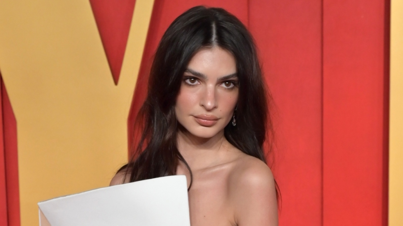 Γυμνή στο Instagram η Έμιλι Ραταϊκόφσκι, δείτε την αποκαλυπτική φωτογραφία