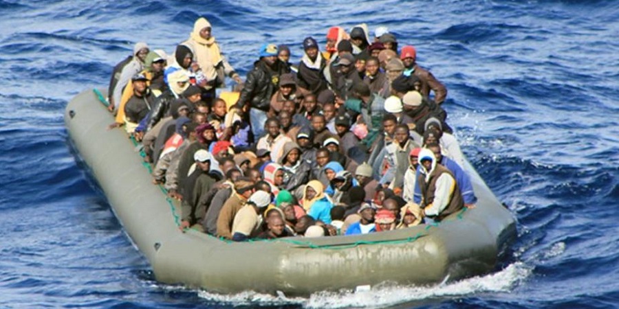 IΤΑΛΙΑ - ΠΡΟΣΦΥΓΙΚΗ ΚΡΙΣΗ: Περίπου 450 μετανάστες έφτασαν τη νύκτα στη Λαμπεντούζα
