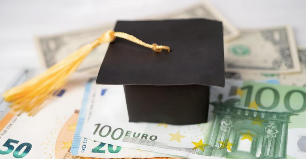 Πρόλαβες να υποβάλεις για τη φοιτητική χορηγία; Νέα προθεσμία - Μάθε λεπτομέρειες