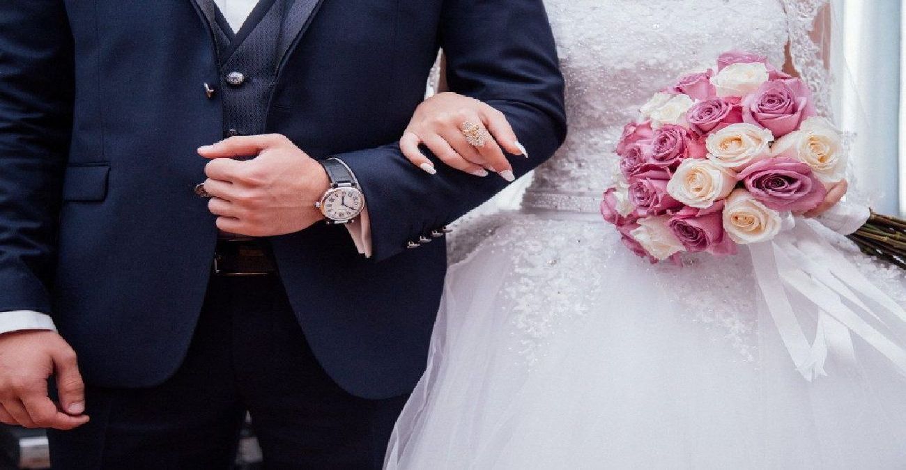 Απίστευτο περιστατικό σε γάμο στις ΗΠΑ - Γαμπρός ξεμπρόστιασε την νύφη μπροστά στους καλεσμένους τους – Τι έκανε - Βίντεο