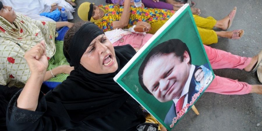 Συνελήφθη κατά την επιστροφή του στο Πακιστάν ο καταδικασμένος πρώην πρωθυπουργός Ναουάζ Σαρίφ