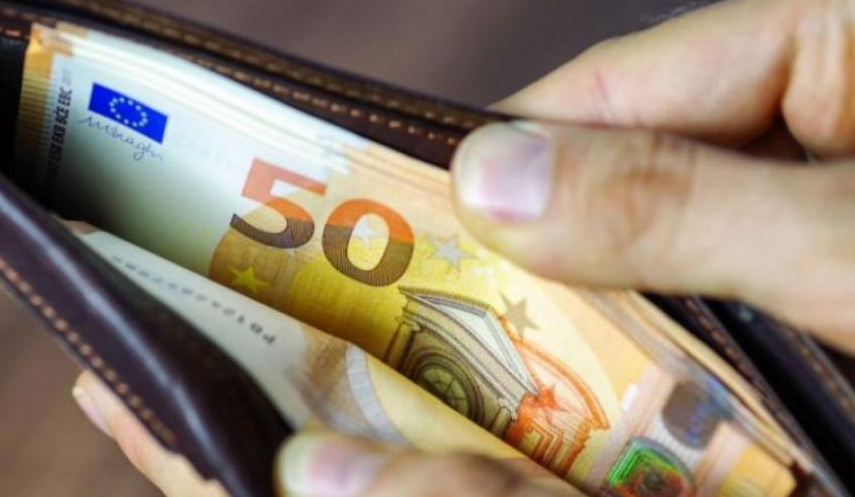 Απολαβές εργαζομένων: Πάνω από 2 χιλιάδες ευρώ ο μηνιαίος μισθός - Δείτε πίνακες
