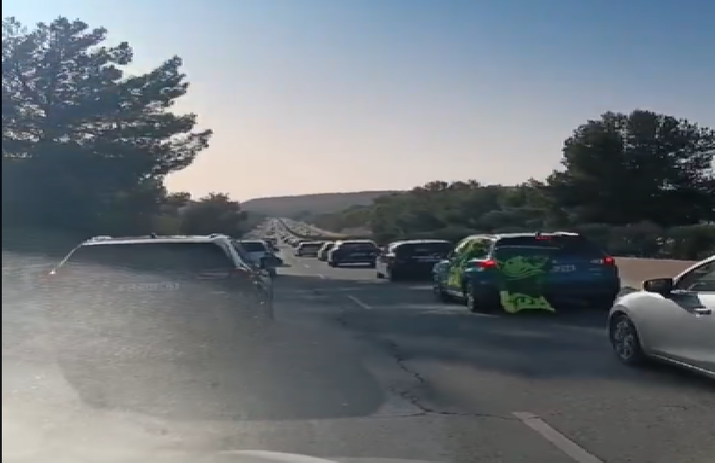 ΔΙΨΑ για το κύπελλο από τους ΑΕΚτζήδες - Συνωστισμός από την... Ριζοελιά
