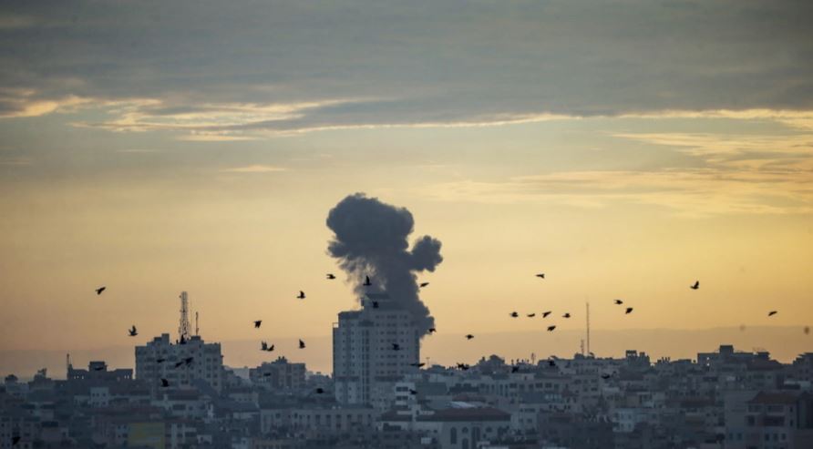 Για πρώτη φορά γαλλικό αεροσκάφος έριξε από αέρος ιατροφαρμακευτικό υλικό στη Λωρίδα της Γάζας - Βίντεο
