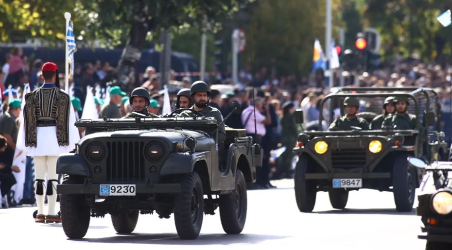 Στρατιωτική παρέλαση στη Θεσσαλονίκη - Ποιος είναι ο Ίκαρος της Ομάδας Ζευς που θα κάνει ελιγμούς με F-16