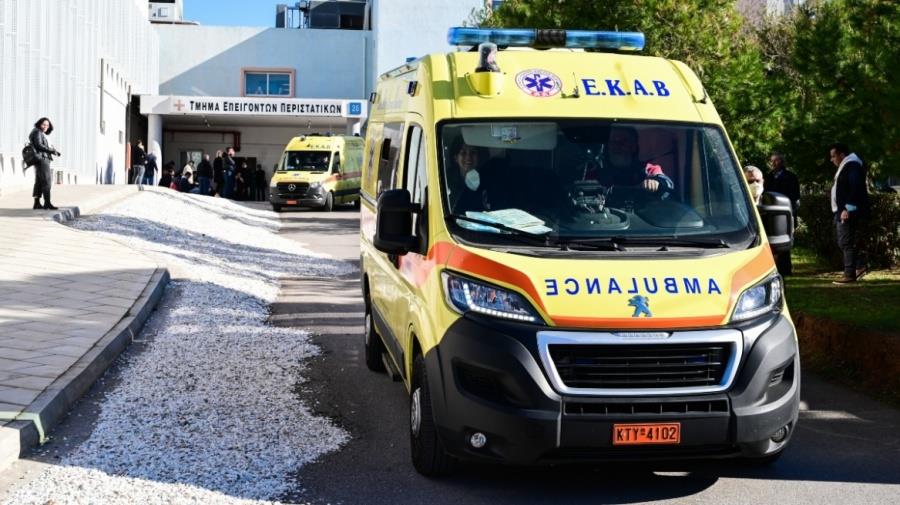 Οικογενειακό δράμα: Η μητέρα κρατούσε αγκαλιά το νεκρό παιδί της για πάνω από ένα 24ωρο στην Ελλάδα 