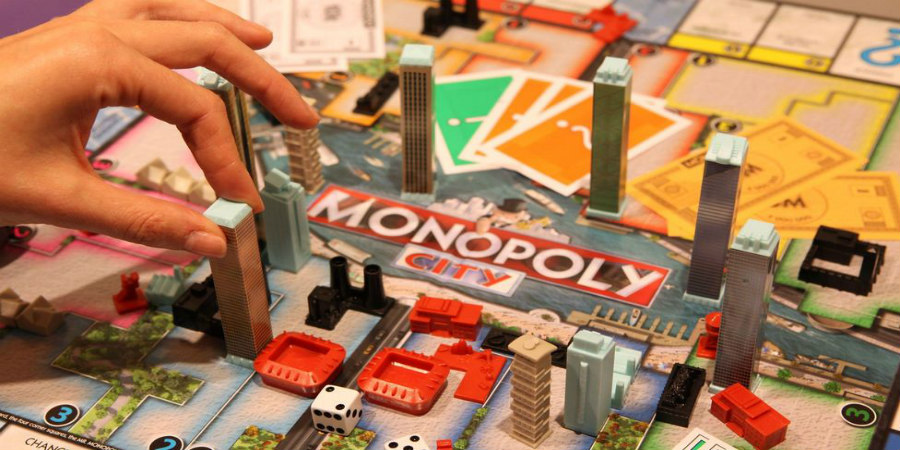 Δύο άνδρες στο Βέλγιο κατέληξαν στο νοσοκομείο μετά από παιχνίδι στη Monopoly - Του επιτέθηκε με σπαθί