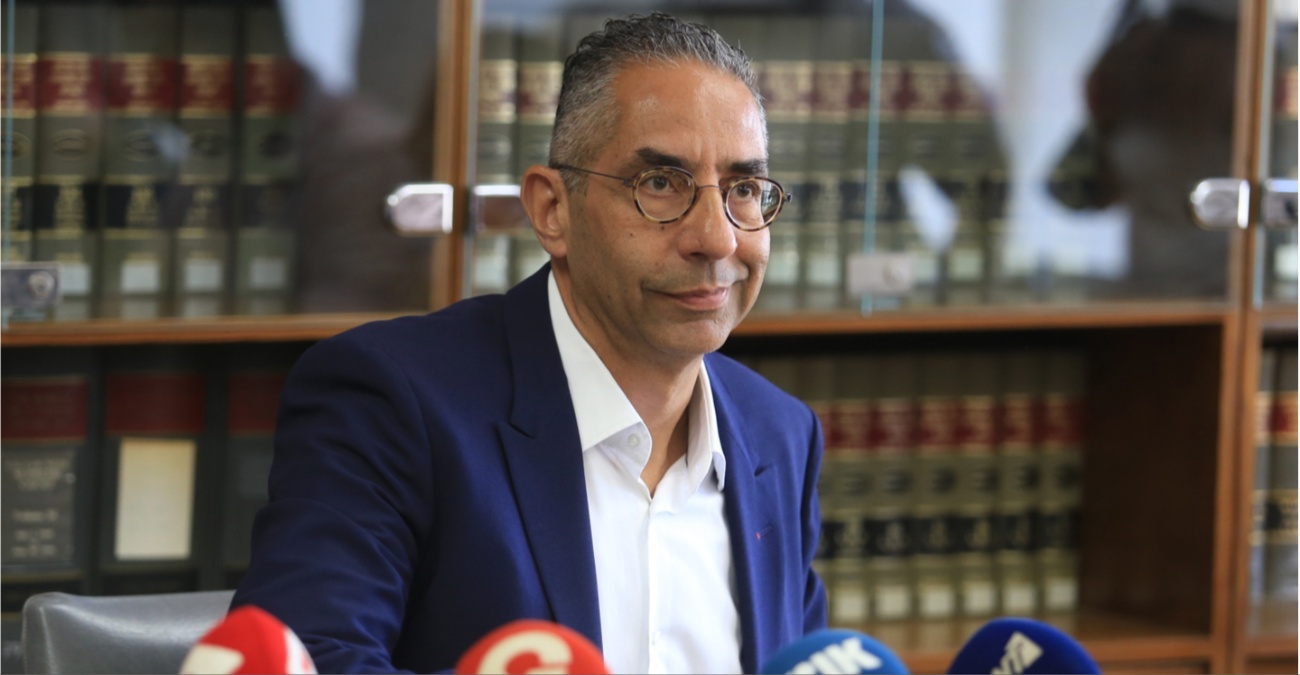 Στο μικροσκόπιο ξένων επιθεωρητών ο Αγγελίδης: Κατασκοπευτικό βαν, χρυσά διαβατήρια και «Πόθεν Έσχες»