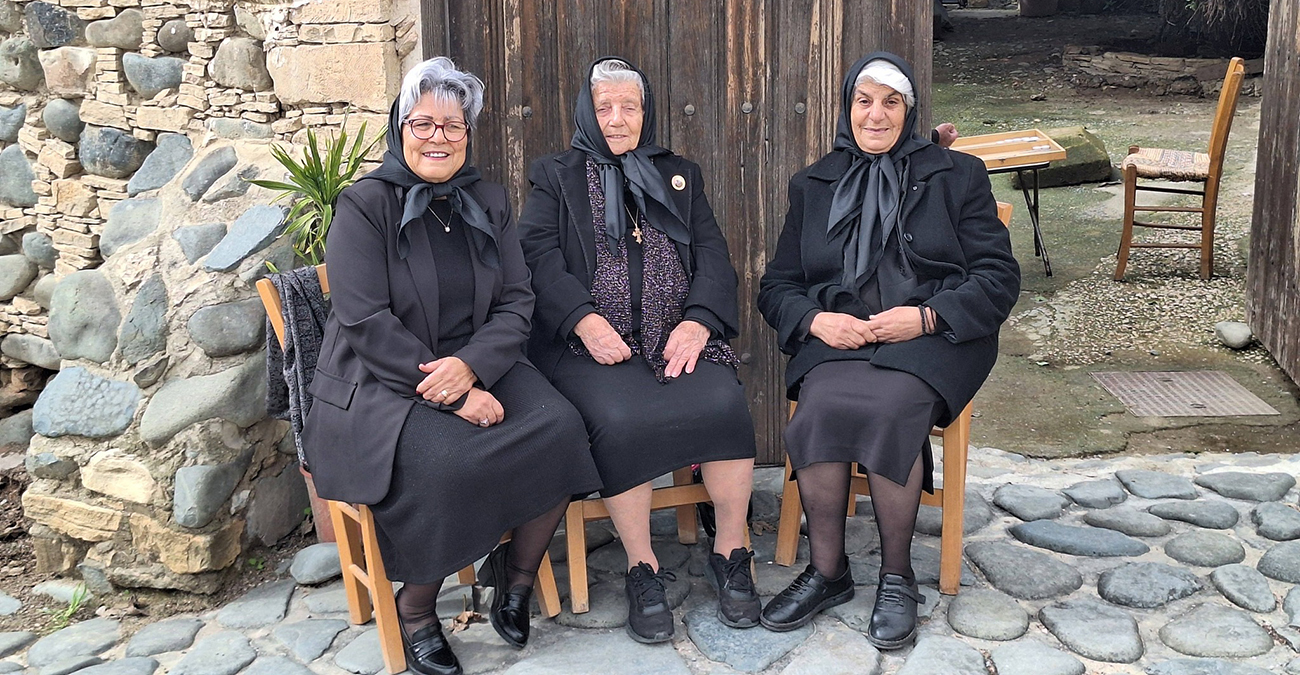 Viral οι Κύπριες γιαγιάδες σε ολόκληρη την Ευρώπη – Η Χατζηπαντελή και ο Flatley στο βιντεοκλίπ της Eurovision – Δείτε φωτογραφίες