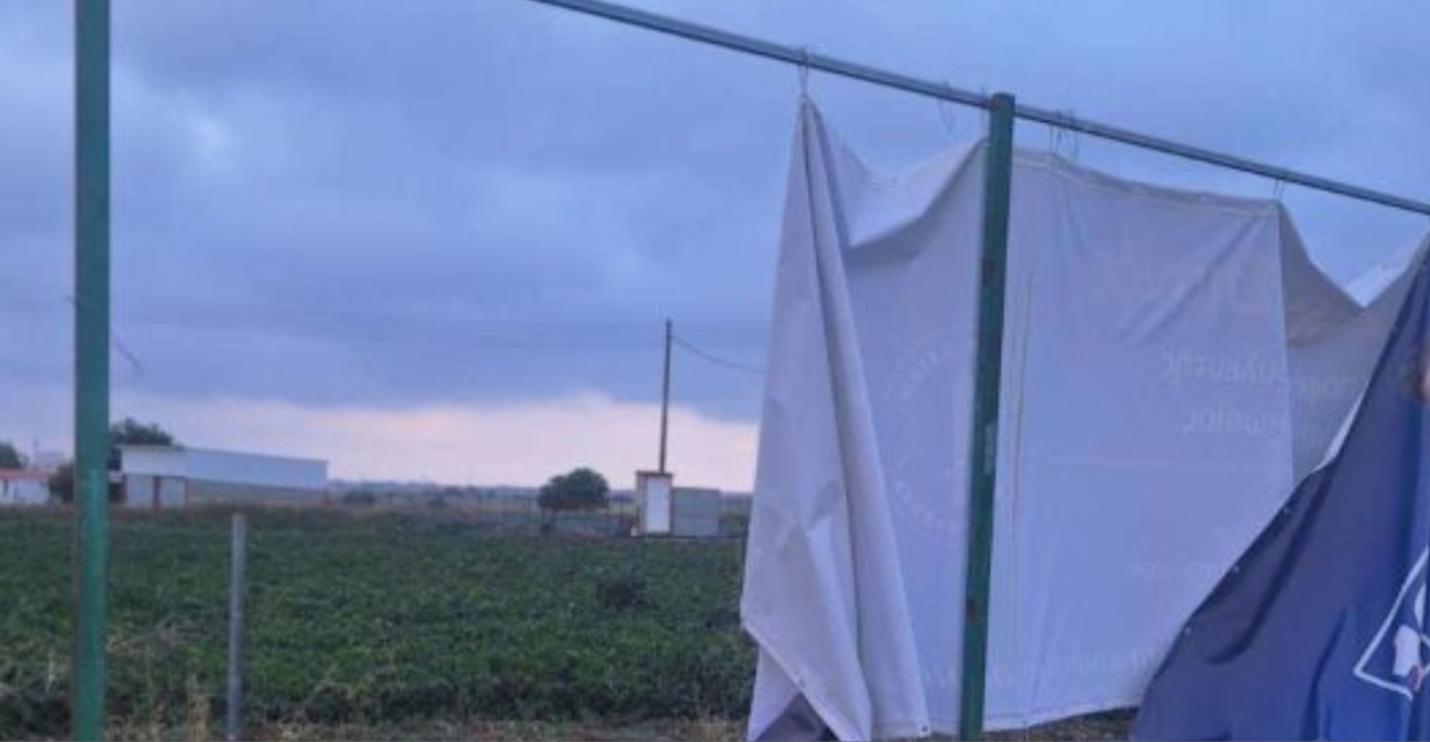 «Μπαράζ» βανδαλισμών και επιθέσεων κατά πολιτικού κόμματος - «Ο πανικός τους έχει κυριεύσει, δεν θα μας φιμώσουν» - Δείτε φωτογραφίες