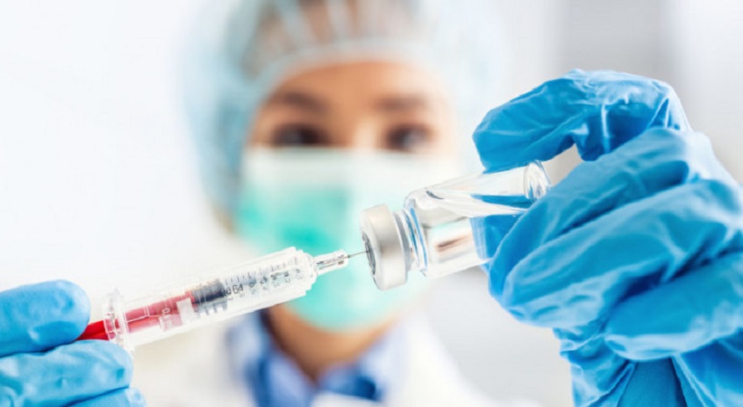 ΚΟΡΩΝΟΪΟΣ - ΕΜΒΟΛΙΟ: Οι γιατροί ζητούν γρήγορα εμβόλιο, οι Βρυξέλλες θέλουν καλύτερη ασφάλεια - Το παρασκήνιο, οι αντιδράσεις και οι φόβοι