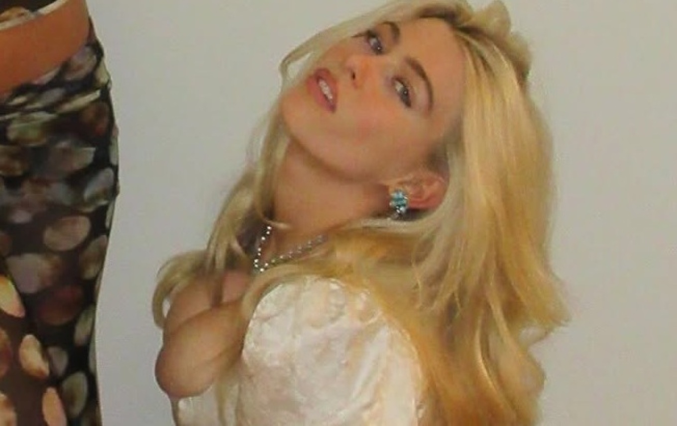 Με ασφυκτικό κορσέ η 21χρονη κόρη της Κλόντια Σίφερ - «Είσαι φτυστή η μητέρα σου»